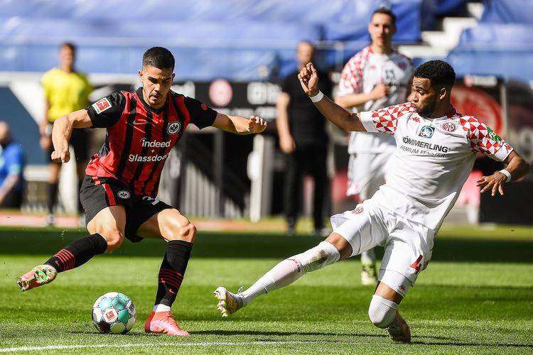 九游娱乐-包含欧联赛程吃紧；法兰克福赛前造点机会；话题不断；心理建设被强调的词条