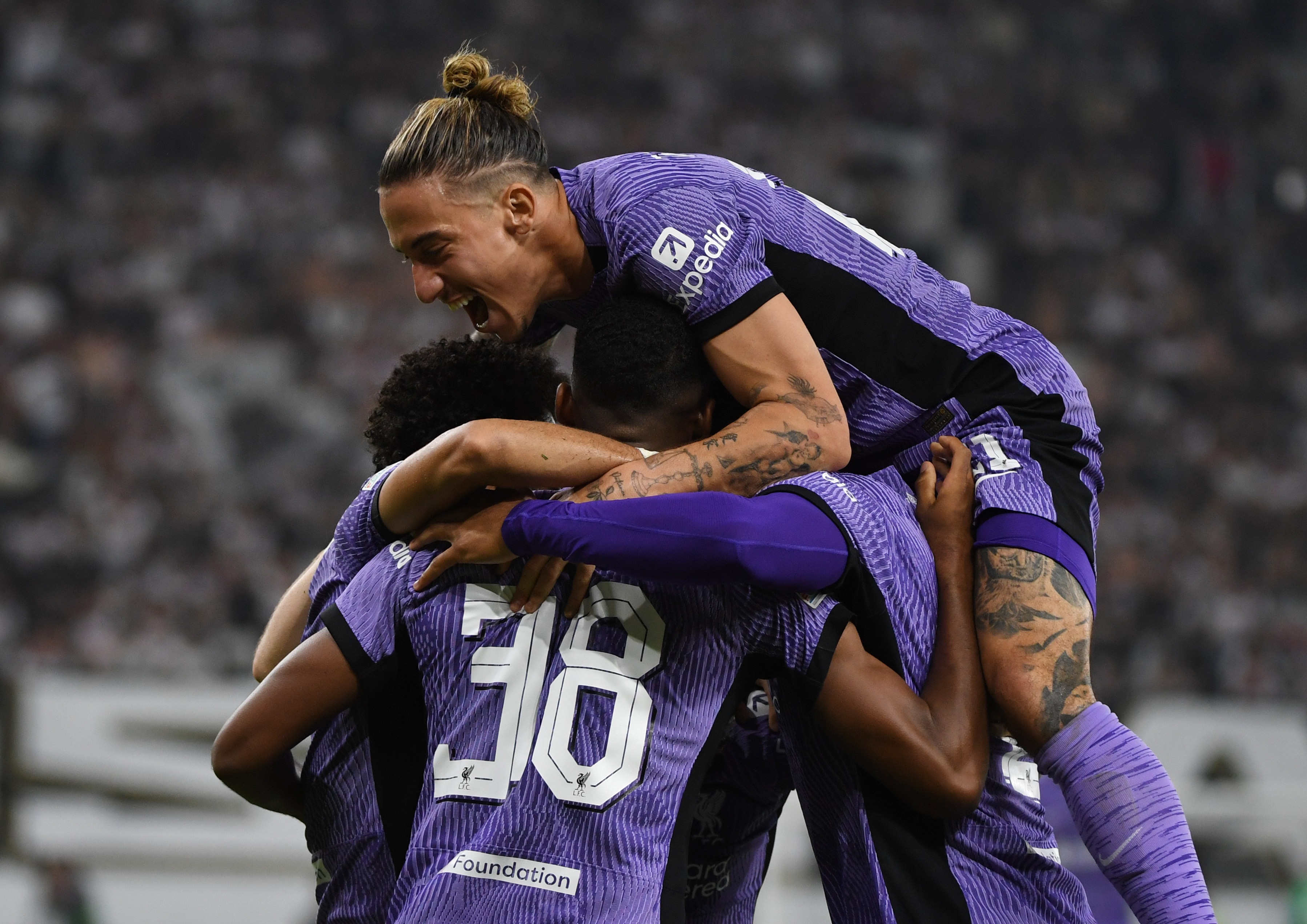 欧冠今晨走向成谜，利物浦更衣室发声，引发热议，团队化学反应显著的简单介绍